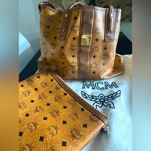 MCM- REVERSIBLE LIZ SHOPPER (MEDIUM)